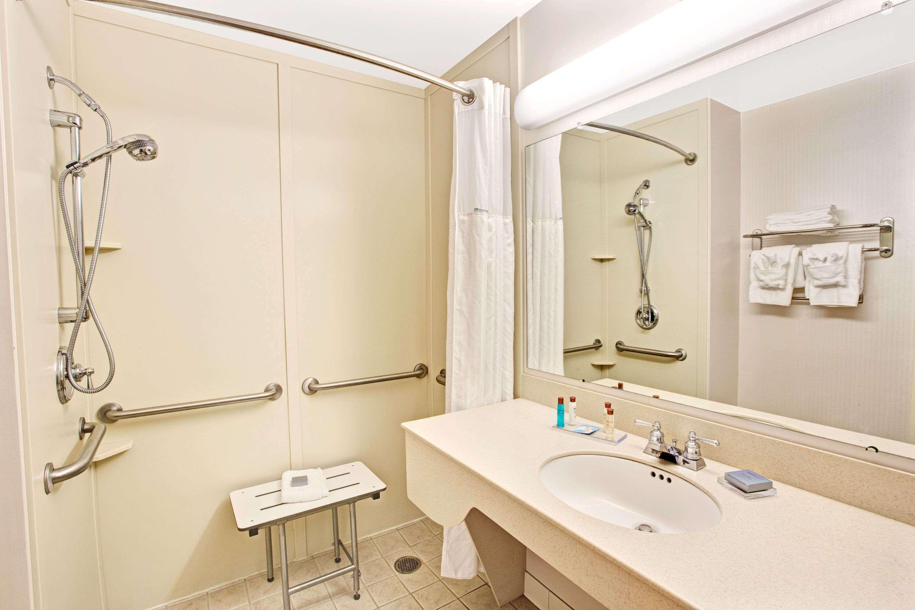 La Quinta Inn & Suites By Wyndham Mooresville Esterno foto